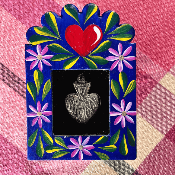 Mexican Nicho with sacred heart milagro (9.5x6.5cm)