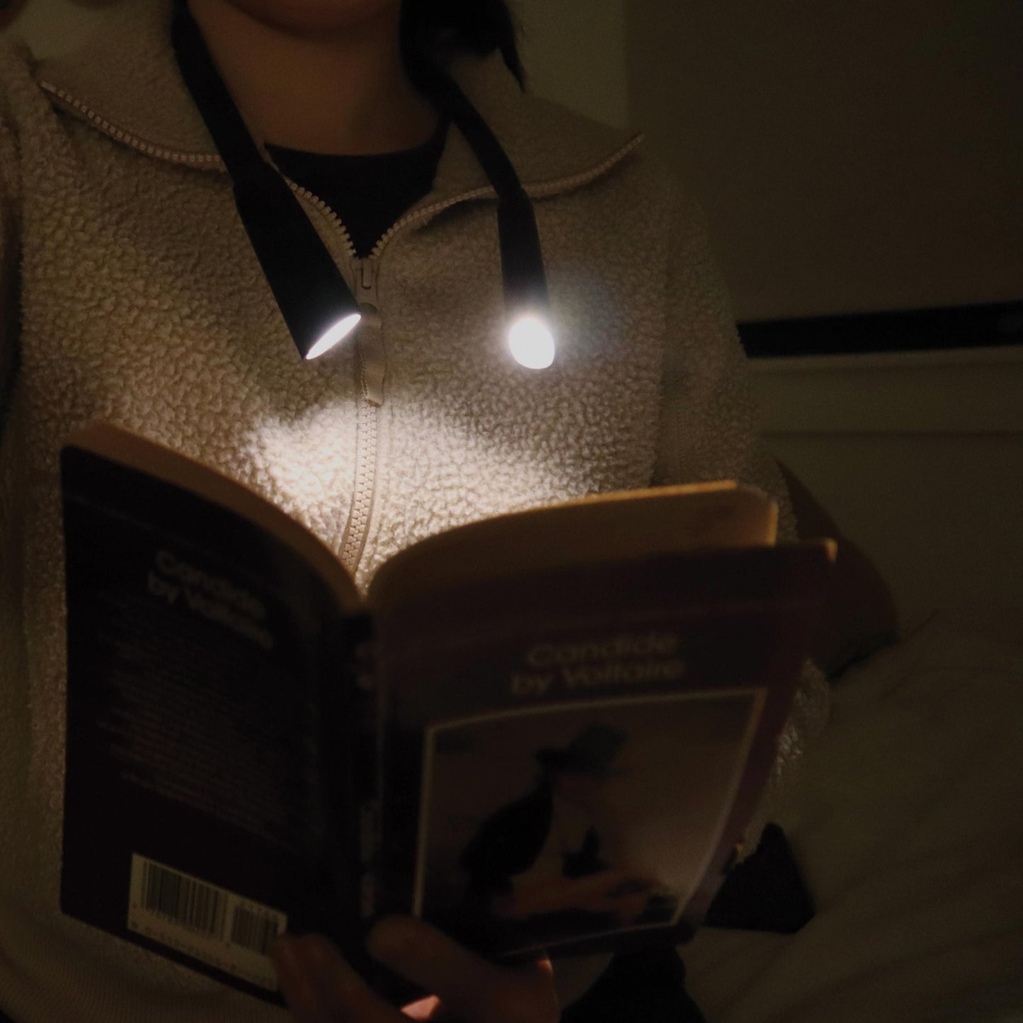Booklight - Hands - Free by Kikkerland - Gizmo Gifts