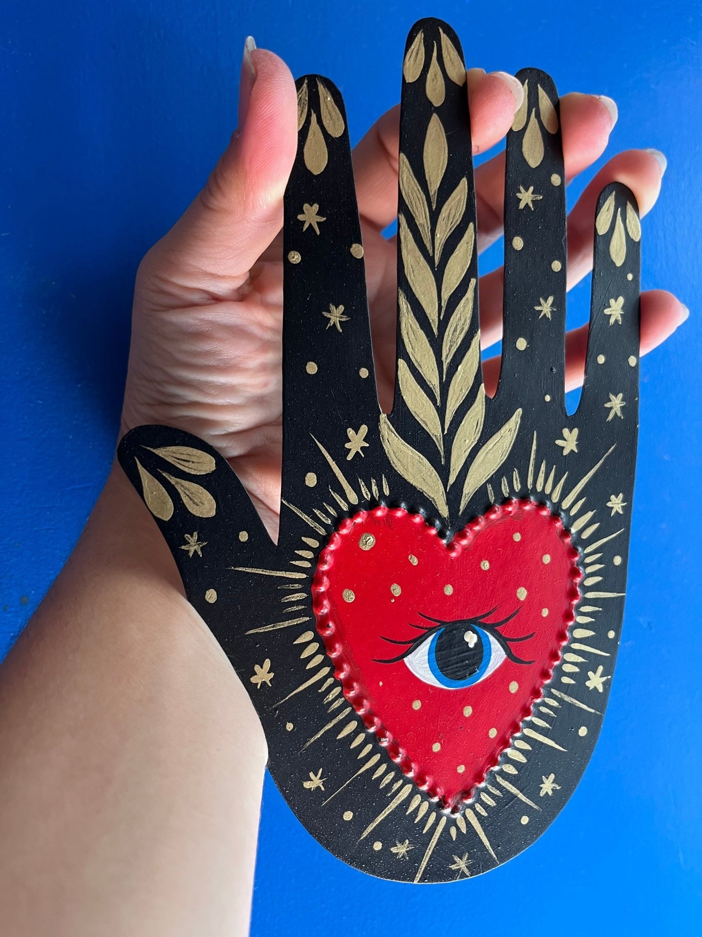 Mexican healing hand with heart and seeing eye - Gizmo Gifts