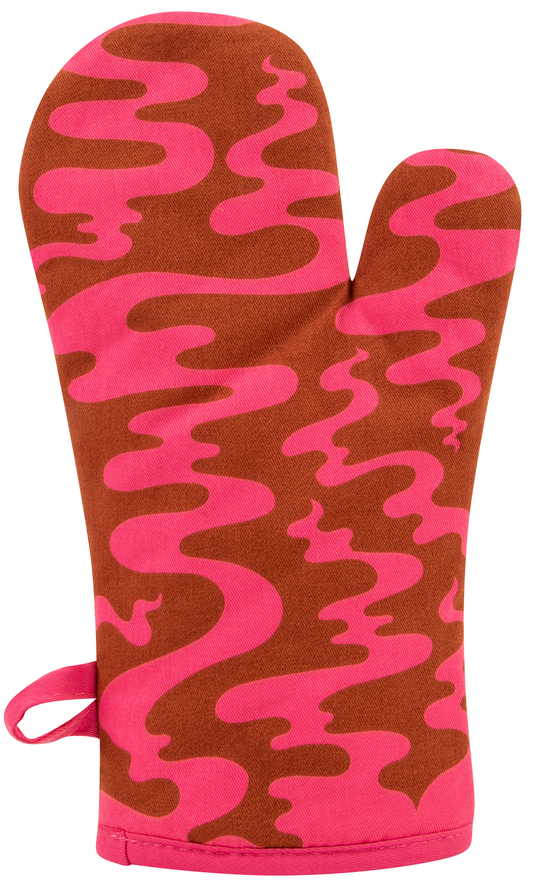 Oven mitt with pink and brown wavy pattern on a white background