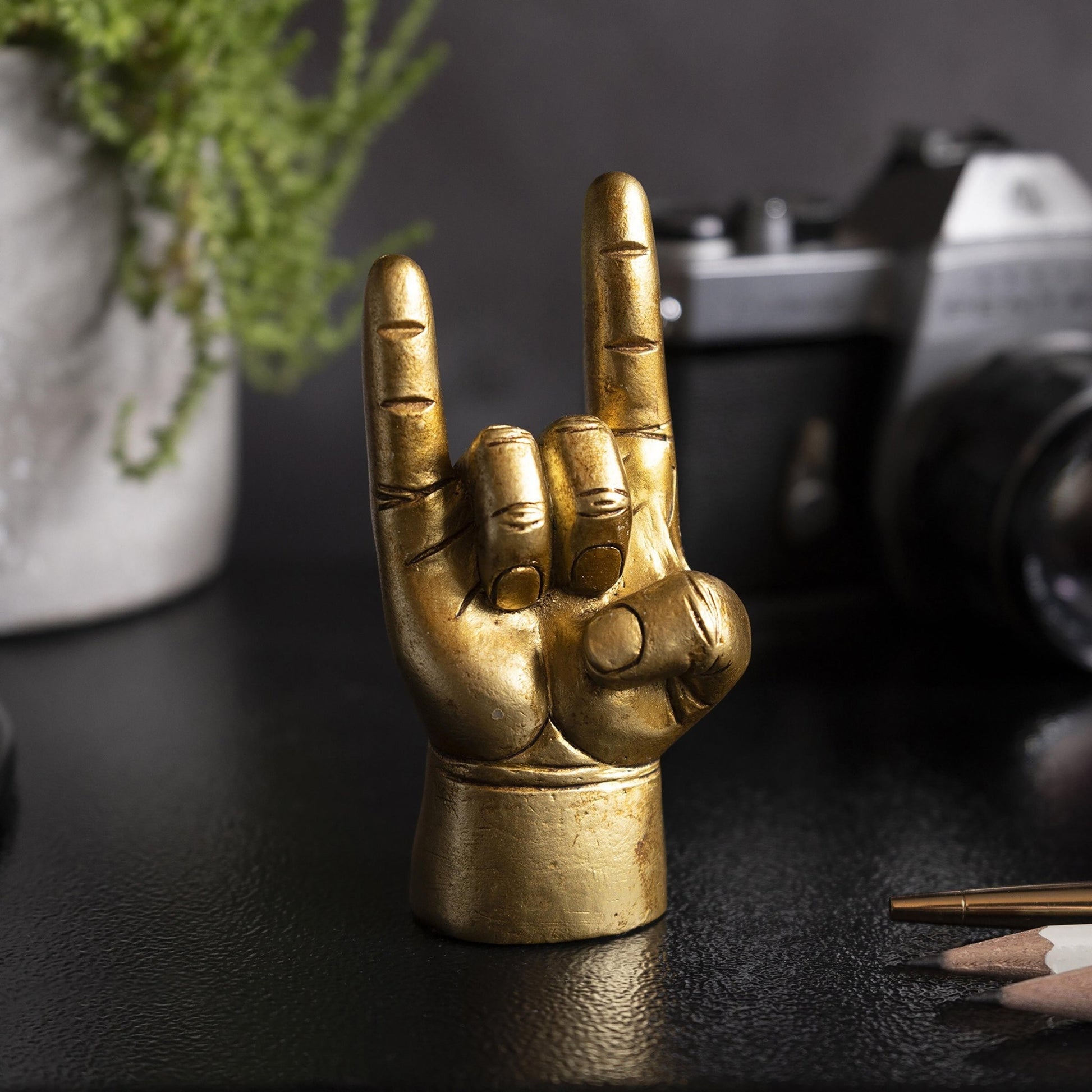 Rock on! - Mini statue/ring holder - Gizmo Gifts