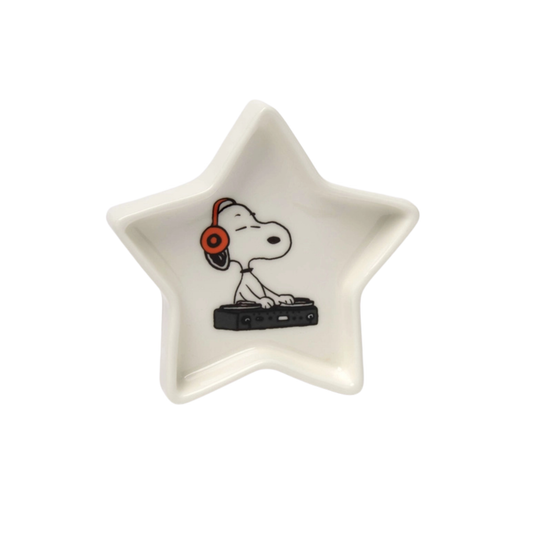 Star-shaped dish with a Snoopy cartoon character wearing headphones and a microphone on a white background
